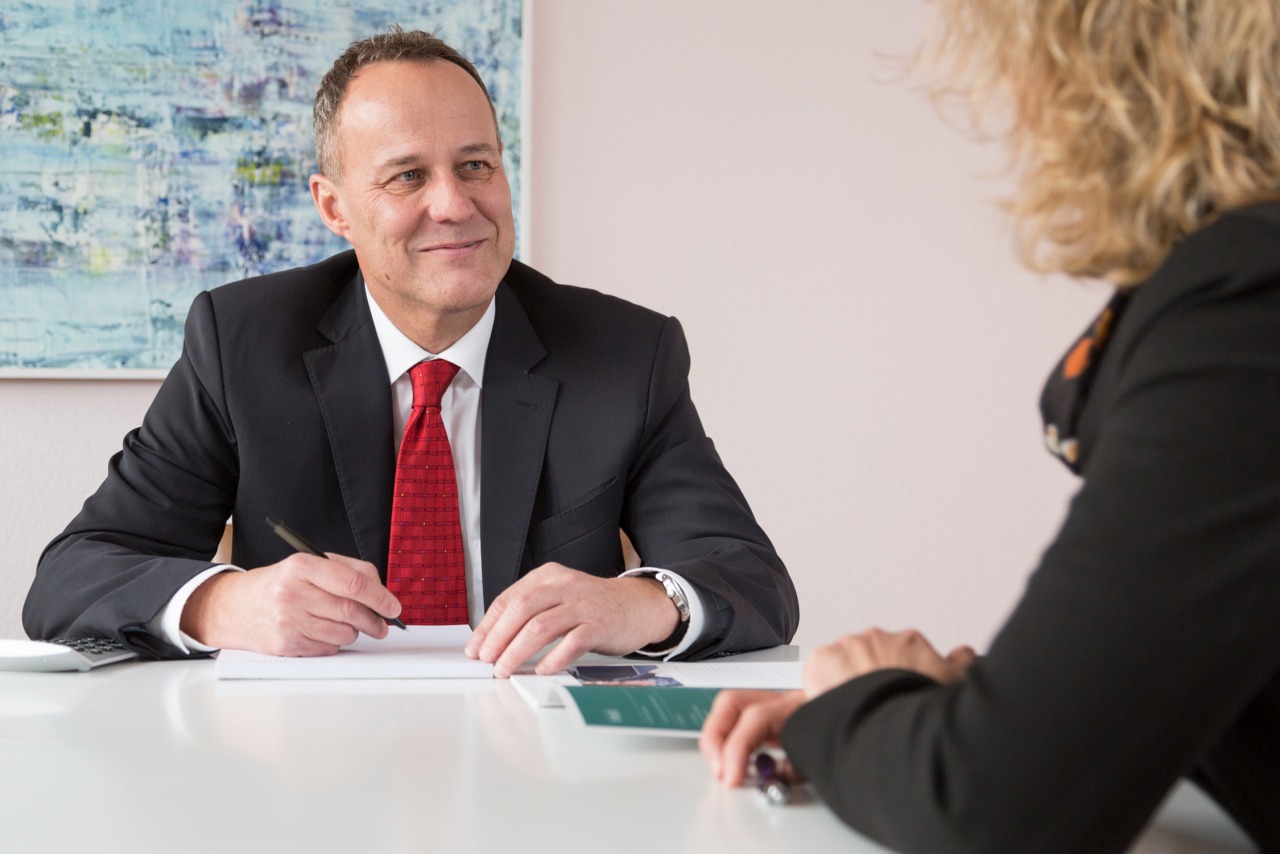 Kompetent, neutral, professionell